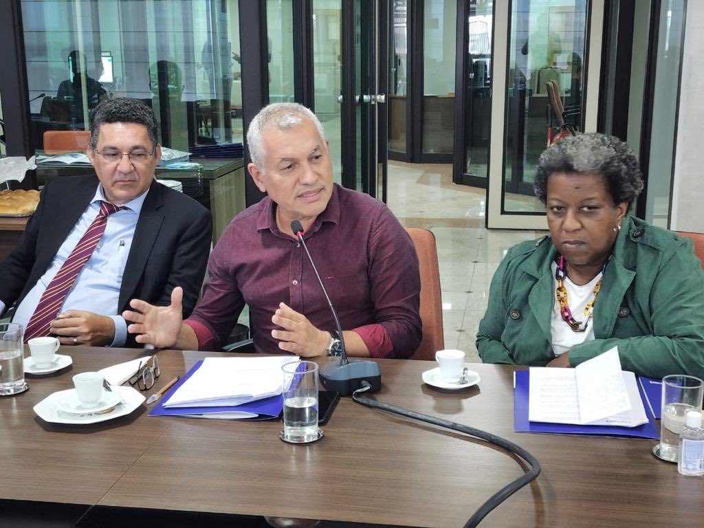 Heleno Araújo (no centro) durante os trabalhos do GT Educação/Transição, em BrasÃlia. Foto: reprodução/Twitter